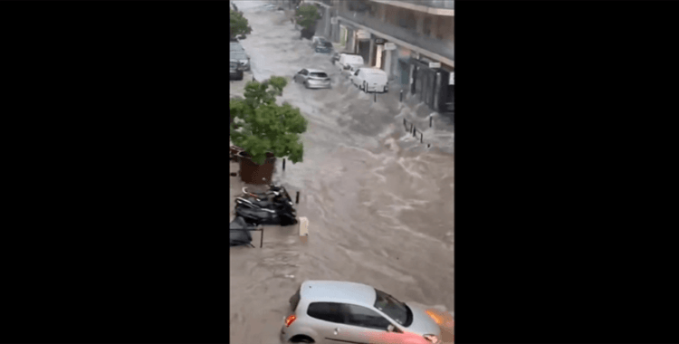 Fransa'nın Cannes şehrinde aşırı yağış su baskınlarına neden oldu