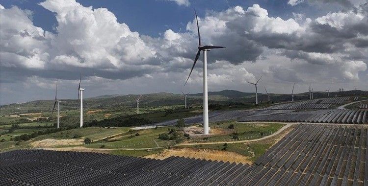 Rüzgar ve güneşten elektrik üretiminde kurulu güç 30 bin megavatı geçti