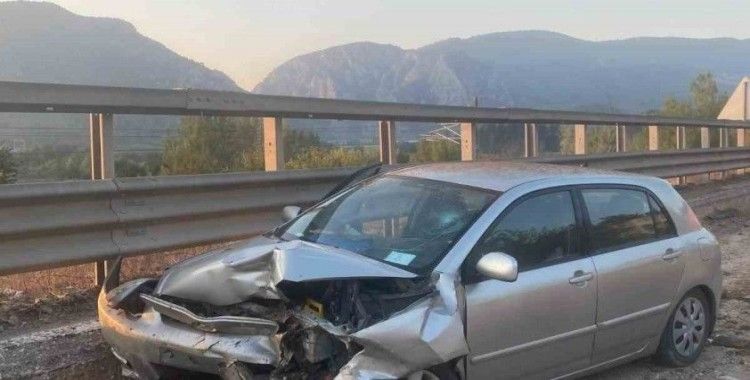 Yol çalışma alanına giren otomobil kaza yaptı: 2 yaralı
