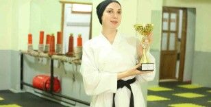 Yalova’nın ilk kadın karate antrenörü oldu
