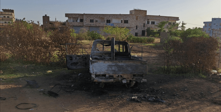 Sudan'ın başkenti Hartum'da şiddetlenen çatışmalar ikinci gününde devam etti