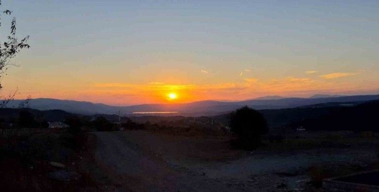 Bolu’da gün batımı kartpostallık görüntüler oluşturdu
