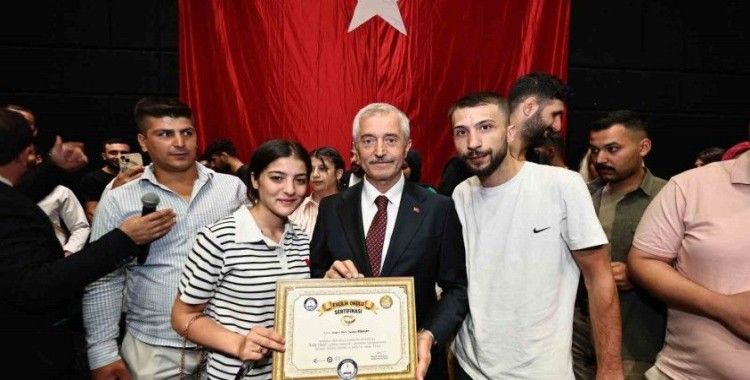 Evlilik Okulu’nda eğitim gören 462 çift daha sertifikasını aldı
