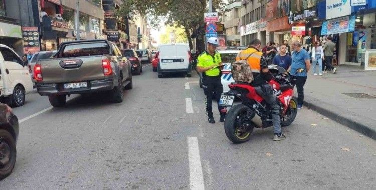 Polis ekiplerinden 7 motosiklet sürücüsüne 17 bin 960 lira ceza
