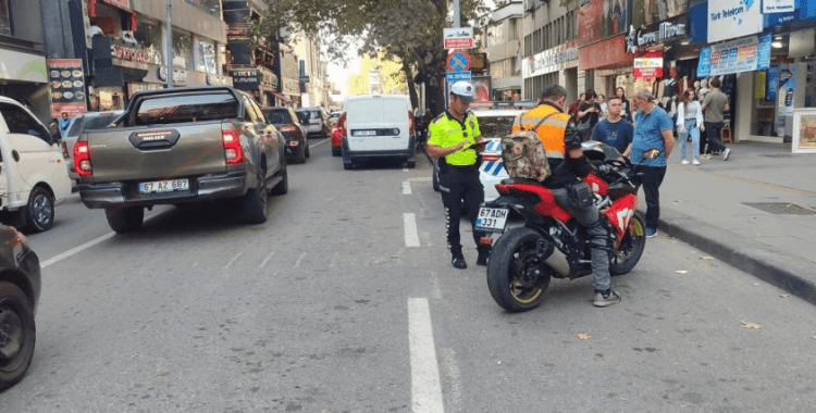 Polis ekiplerinden 7 motosiklet sürücüsüne 17 bin 960 lira ceza