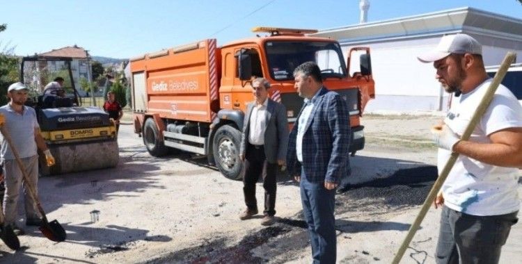 Gediz’de asfalt çalışmaları devam ediyor
