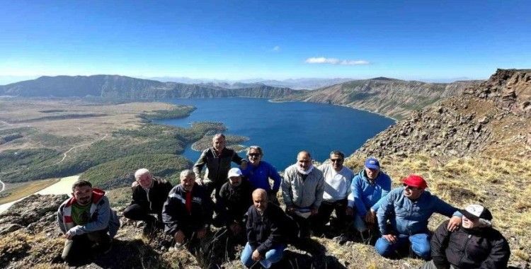 Ahlatlı gezginlerden Nemrut Kalderası zirvesine doğa yürüyüşü
