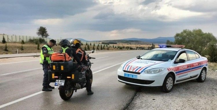 Kütahya’da Jandarma Trafik Timlerinden motosiklet ve motorlu bisiklet denetimi
