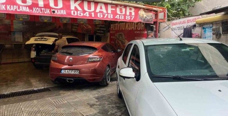 Sıcaklıkların azalmasıyla oto yıkamacıların işi zorlaşıyor
