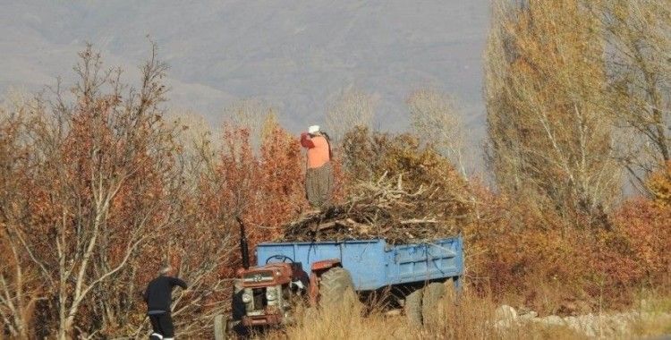 Geceleri soğuk havanın hâkim olduğu Erzincan’da kışa hazırlık hız kazandı
