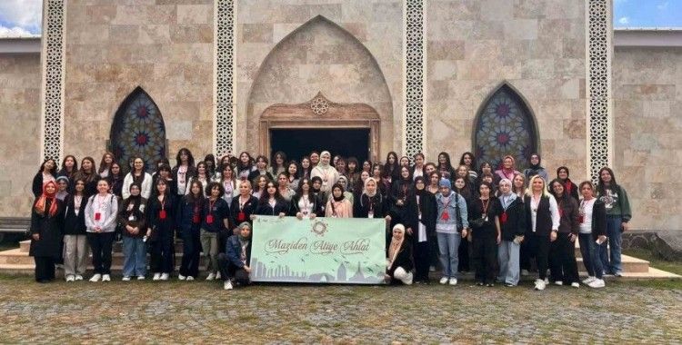 Eskişehirli öğrencilerin katıldığı ’Maziden Âtiye Ahlat’ programı başladı
