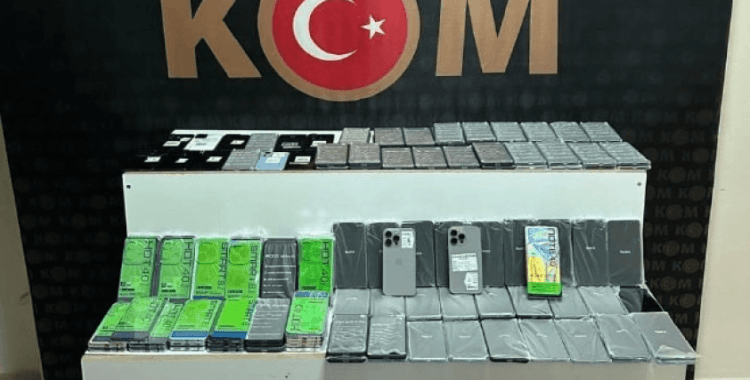 Erciş'te kaçak cep telefonu ele geçirildi