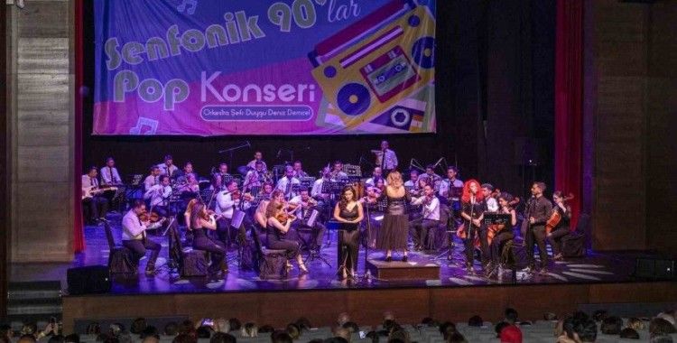 Kent Orkestrası, 90’ların unutulmaz parçalarını müzikseverlerle buluşturdu
