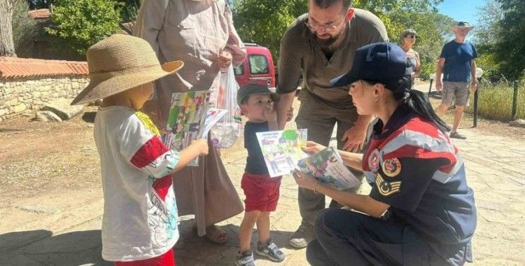 Jandarma ekipleri antik kent ziyaretçilerini bilgilendirdi
