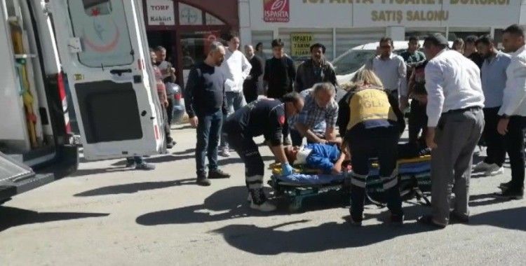 Ehliyetsiz motosiklet sürücüsü yayaya çarptı, o anlar kameraya yansıdı