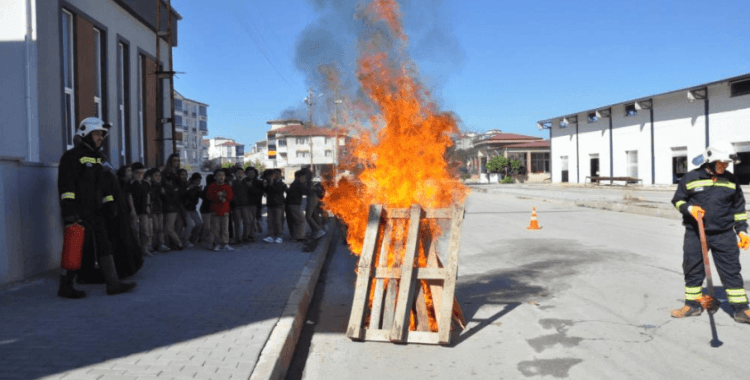 Yozgat'ta öğrencilere yangına müdahale eğitimi verildi