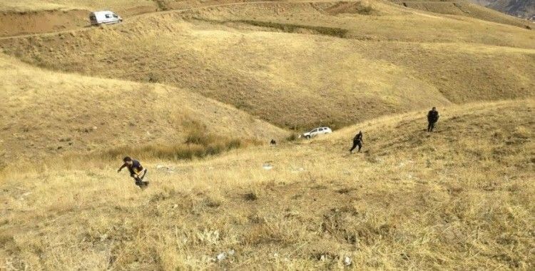 Hakkari'de araç şarampole yuvarlandı: 1 yaralı