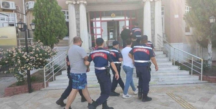 Didim’de 4 göçmen kaçakçısı karaya çıkarken suçüstü yakalandı
