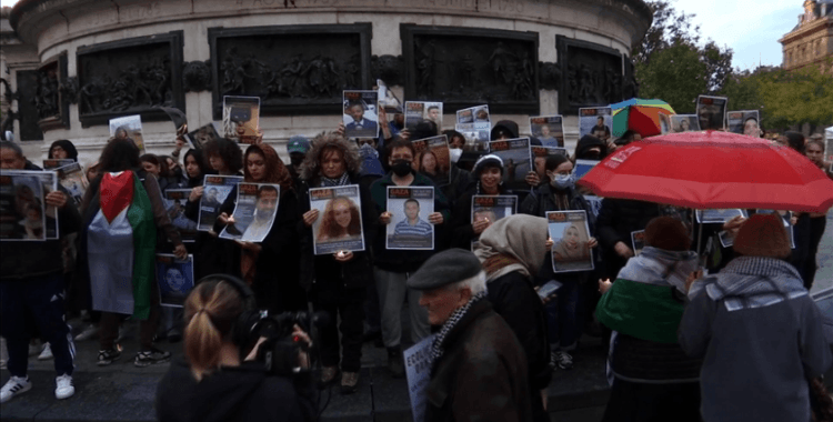 Paris'te Filistin destekçisi kadın hakları savunucuları İsrail'e silah ambargosu uygulanması için yürüdü