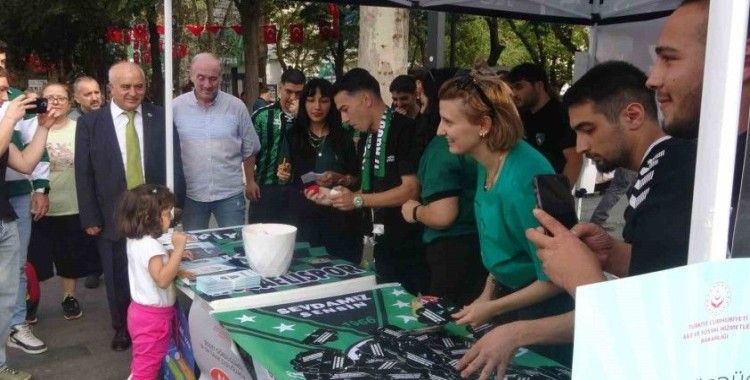 Kocaelispor ‘Dünya Kız Çocukları Günü’nde kız çocuklarına hediye dağıttı
