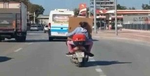 Çocuğunun canını hiçe saydı...Tehlikeli yolculuk kamerada
