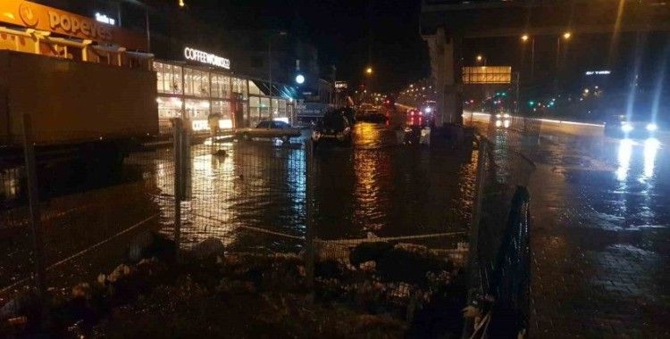 Karabük’te aniden bastıran sağanak hayatı olumsuz etkiledi: Metrekareye 24 kilogram yağış düştü
