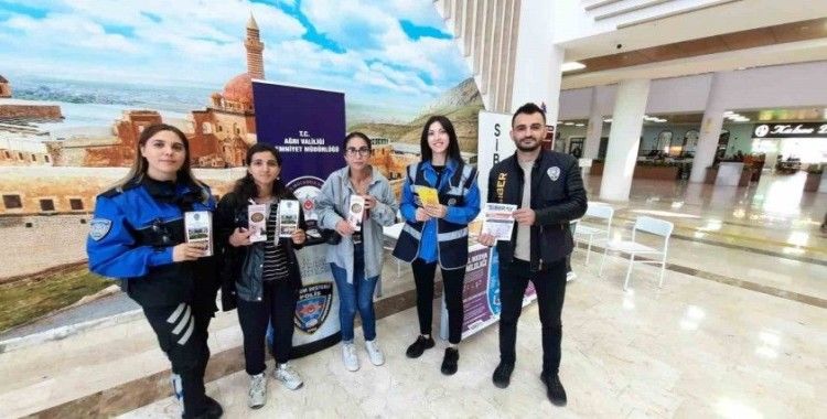 Polis ekipleri, Siberay projesi ile öğrencileri siber suçlara yönelik bilgilendirdi
