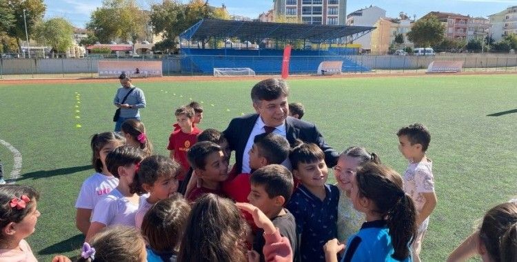 Dereceye giren sporculara ödülleri verildi
