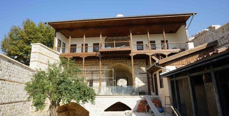 Kahramanmaraş’ta tarihi mekanlarda asrı felaketinin izleri siliniyor
