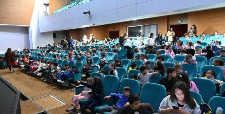 Bozüyük Belediye Tiyatrosu perdelerini “Kalbimdeki Pervane” ile açtı
