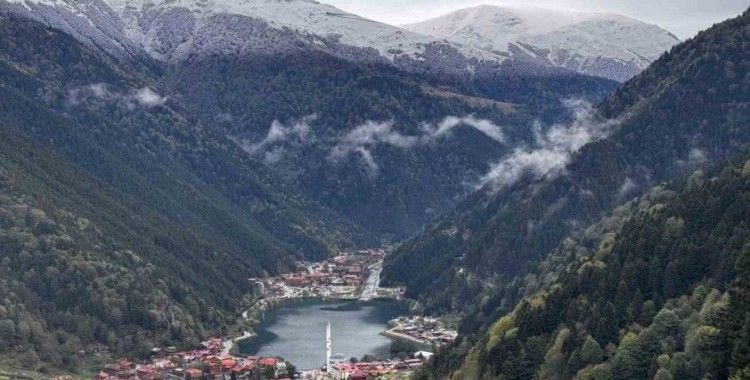 Uzungöl’ün yüksekleri beyaz örtüyle kaplandı
