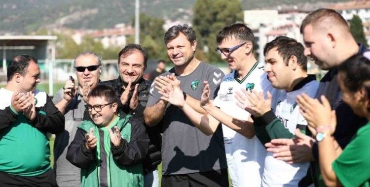 Özel çocuklar Kocaelispor futbolcularıyla bir araya geldi
