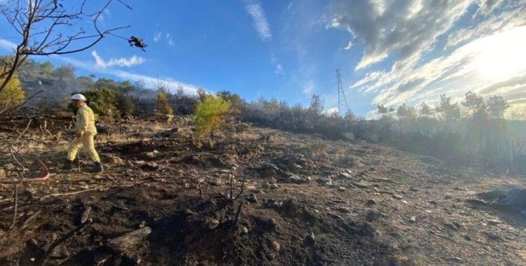 Mersin Bozyazı'da orman yangını büyümeden söndürüldü