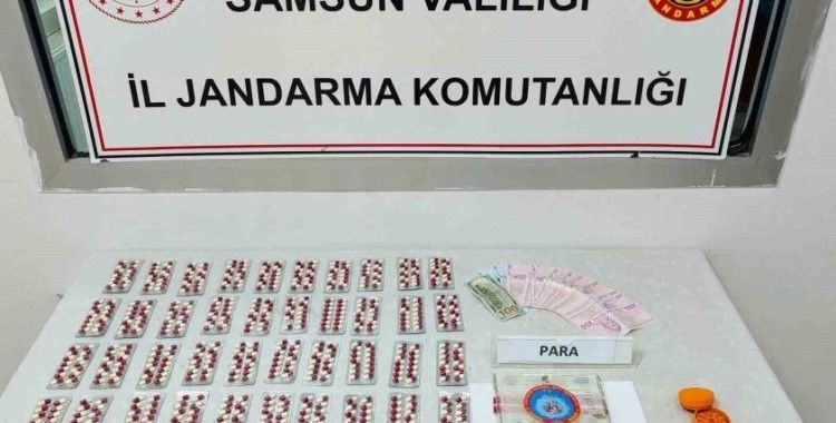 Jandarmadan uyuşturucu tacirine suçüstü: 1 gözaltı
