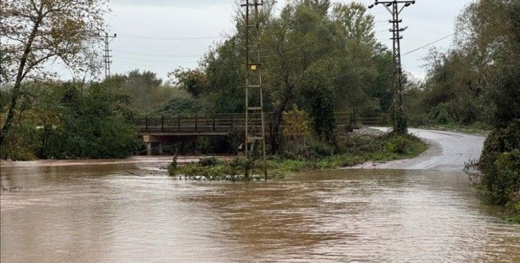 Bartın'da sağanak nedeniyle 7 köy yolu ulaşıma kapandı