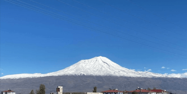 Ağrı Dağı karla kaplandı