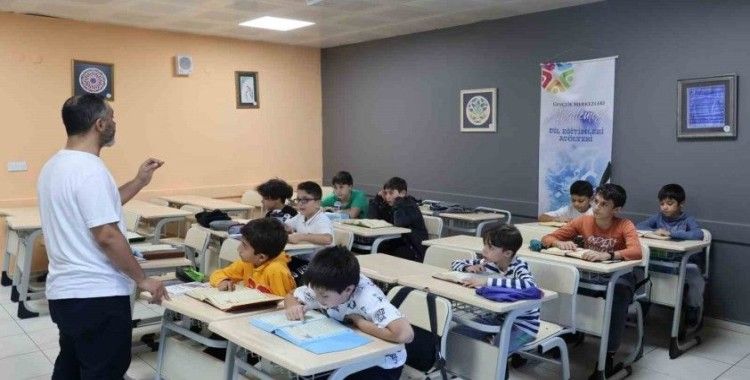 Gençlik merkezinde değerler eğitimi başladı
