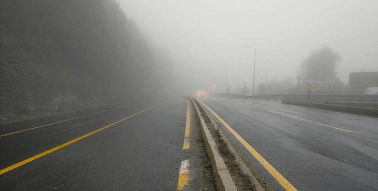 Bolu Dağı Düzce geçişinde sis ve sağanak etkili oldu