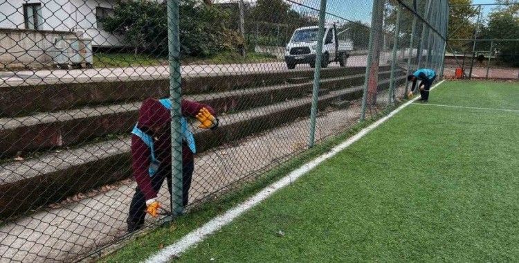 Başiskele’de spor sahalarına bakım ve onarım
