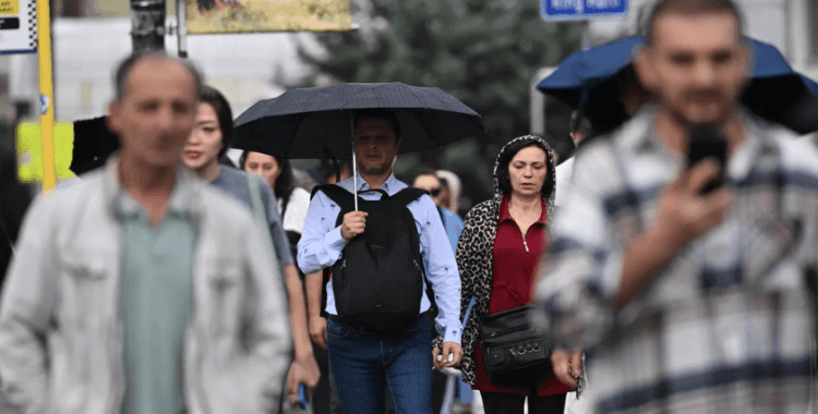 Meteoroloji'den 'saatli' uyarı: İstanbul dahil birçok kente sağanak yağış geliyor