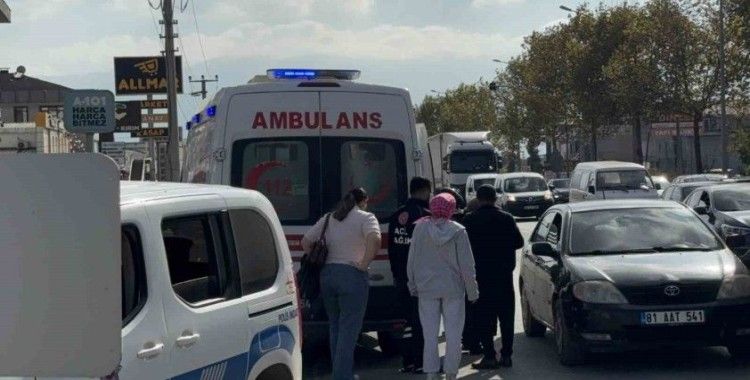 Halk otobüsü ile otomobil çarpıştı: 2 yaralı
