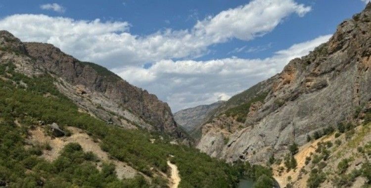 Munzur Nehri’ne akan kanalizasyona karşı imza kampanyası başlatıldı
