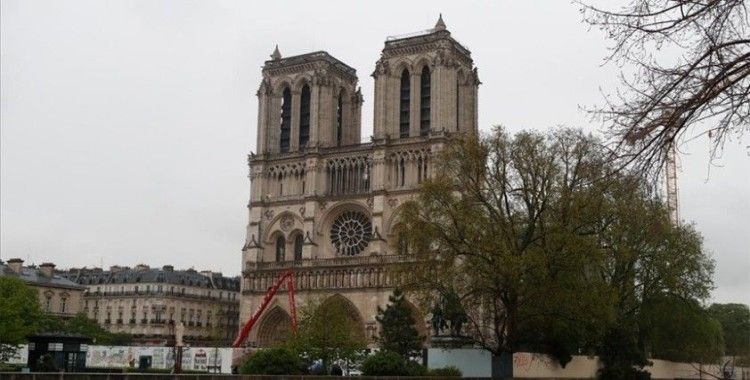 Fransız hükümeti Notre Dame Katedrali'ne turistik ziyaretlerden ücret almak istiyor