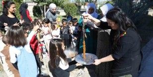 Çocuklar bağ bozumu ve bulamaç etkinliğinde bir araya geldi
