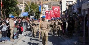 Bayburt’ta 29 Ekim Cumhuriyet Bayramı kutlamasına komandoların gösterisi damga vurdu
