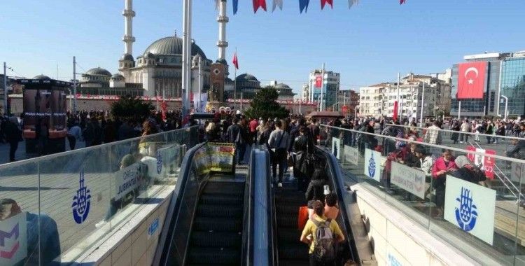 Taksim’de asansör ve yürüyen merdiven arızası vatandaşları mağdur etmeye devam ediyor
