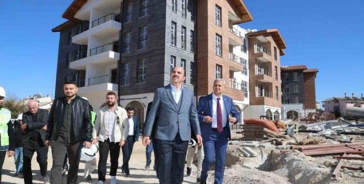 Başkan Altay Kadınhanı ilçe merkezindeki kentsel dönüşüm çalışmalarını inceledi
