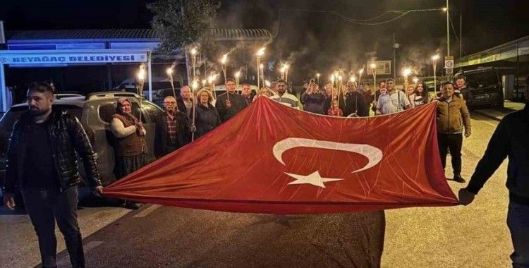 Beyağaçlılar Cumhuriyet coşkusunu fener alayında yaşandı
