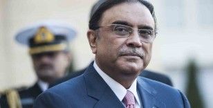 Pakistan Cumhurbaşkanı Zardari’nin bacağı kırıldı
