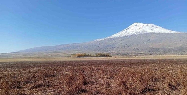 Beyaz gelinliğini giyen Ağrı Dağı, büyüleyici manzarasıyla kendine hayran bırakıyor
